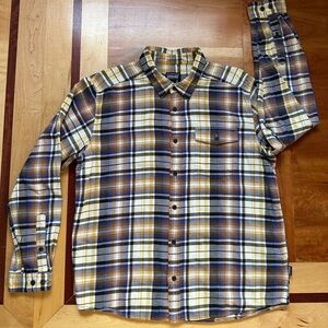Patagonia Fjord flannel long sleeve button up organic cotton lightweight shirt
